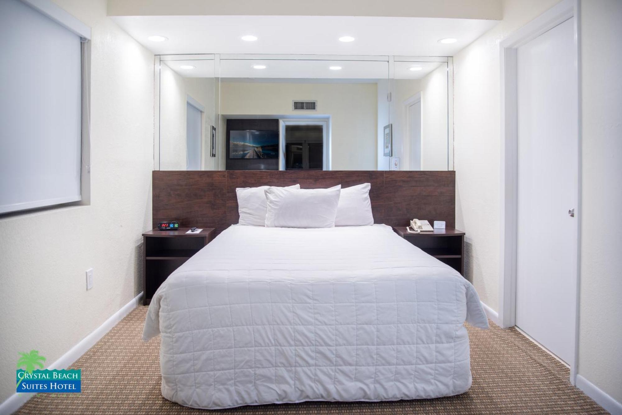 Crystal Beach Suites Miami Oceanfront Hotel Маями Бийч Стая снимка